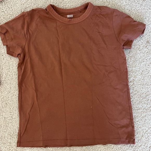 Uniqlo U t-shirts (2) - Picture 2 of 5